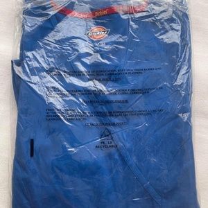 BNWT Dickies Scrub Set color Blue Top M pants S